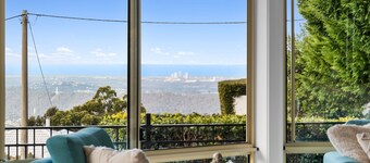 Ocean views, hot tub, sleeps 12, BBQ & Ping Pong table