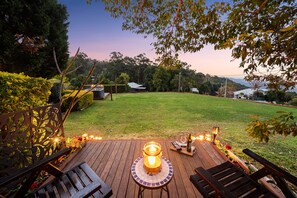 Terrace/patio - Ocean views, hot tub, sleeps 12, BBQ & Ping Pong table (Tamborine Mountain)