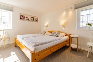 6 bedrooms, iron/ironing board, travel cot, free WiFi