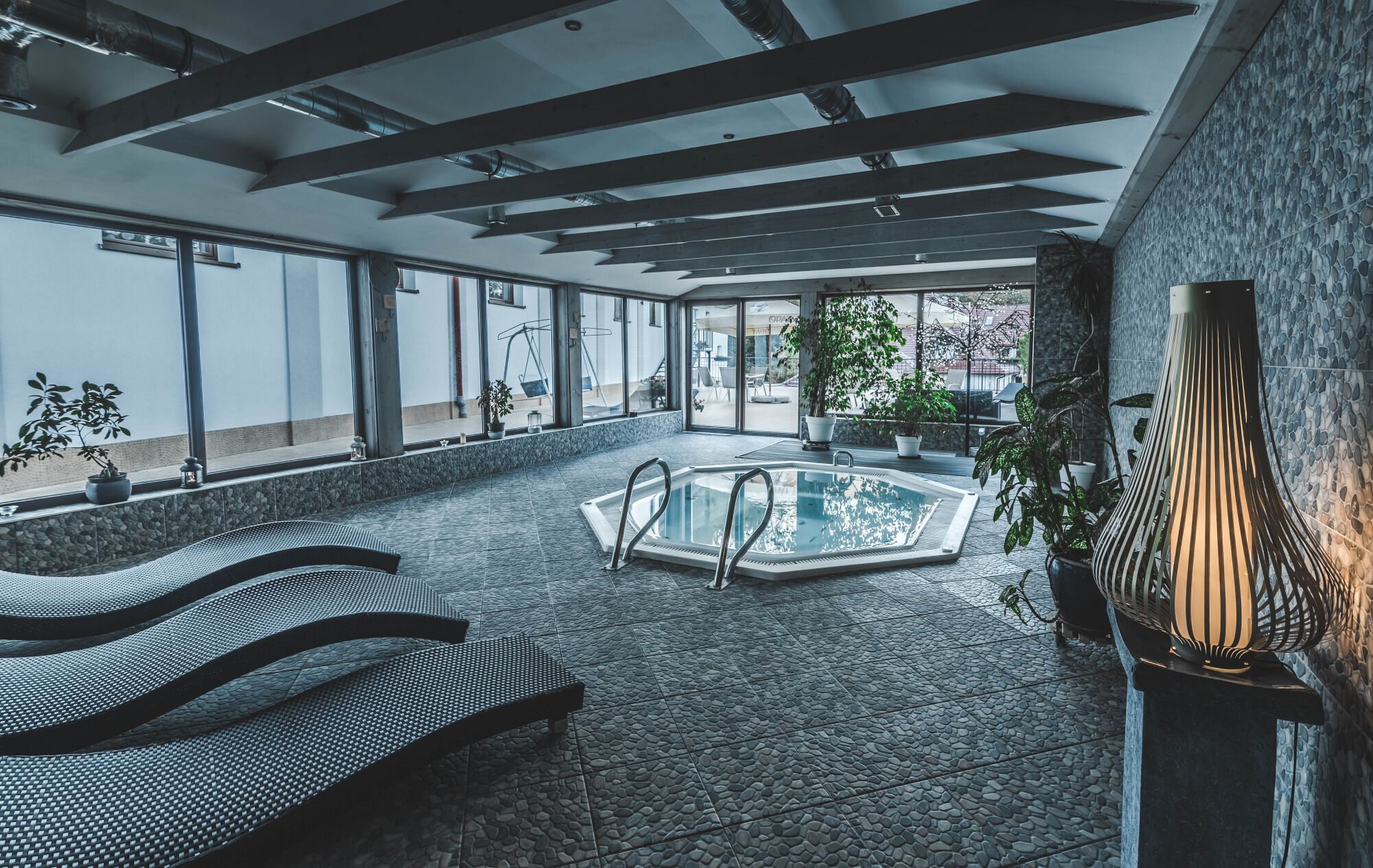 Couples treatment rooms, body treatments, hot stone massages