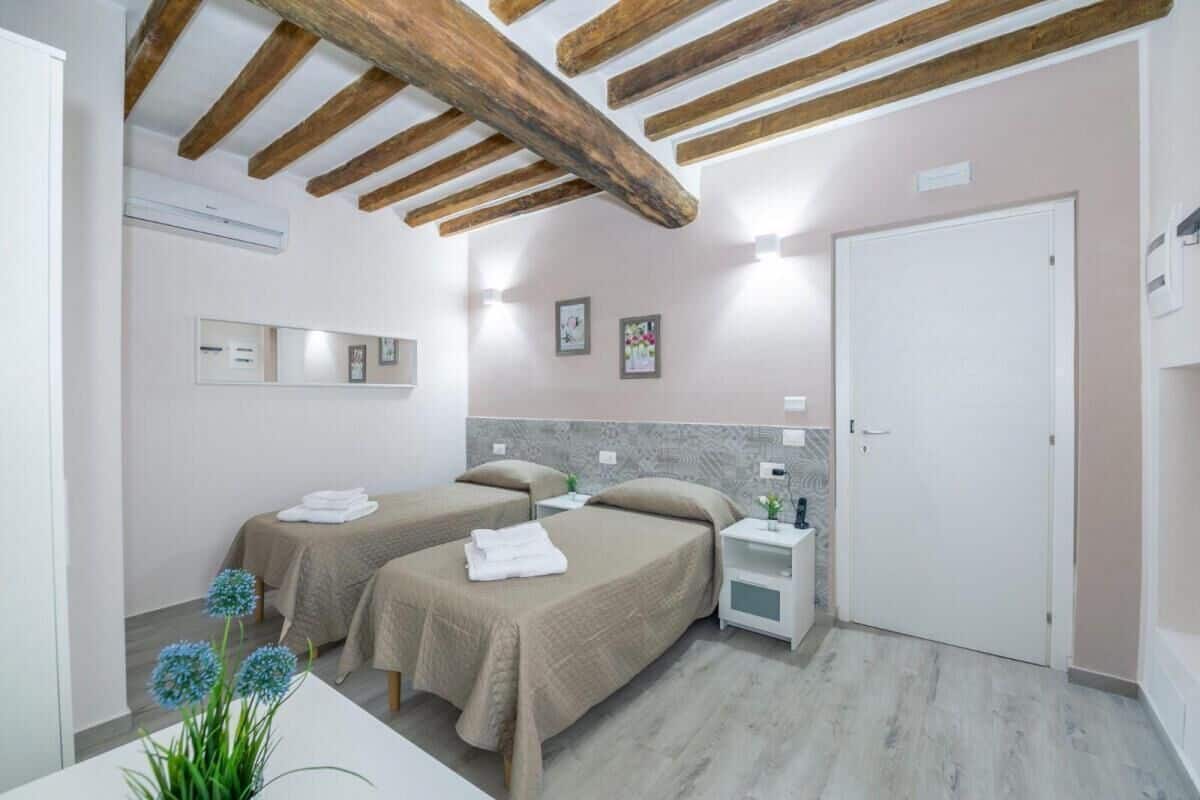 1 bedroom, minibar, iron/ironing board, free WiFi