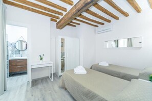 Minibar, iron/ironing board, free WiFi, bed sheets - Residenza Borgo Guazzo (Parma)