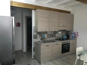Apartment | Private kitchen - Residenza Borgo Guazzo (Parma)