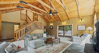 208 Escape - Quiet, private, cabin on 5-acres - Trails - WiFi - Fireplace - Family Getaway