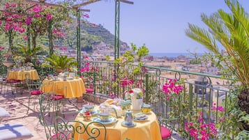 Desayuno buffet incluido todos los días