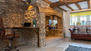 Luxury Cottage | Living area