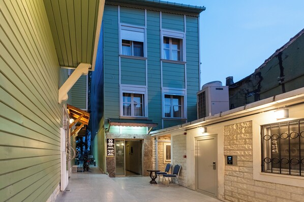 Pintu masuk properti