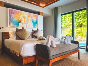 Deluxe Villa with Private Pool | Ropa de cama hipoalergénica, minibar y decoración personalizada