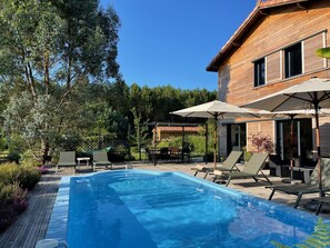 Outdoor pool, pool umbrellas, sun loungers - La Grange du Coulin (Onesse-et-Laharie)