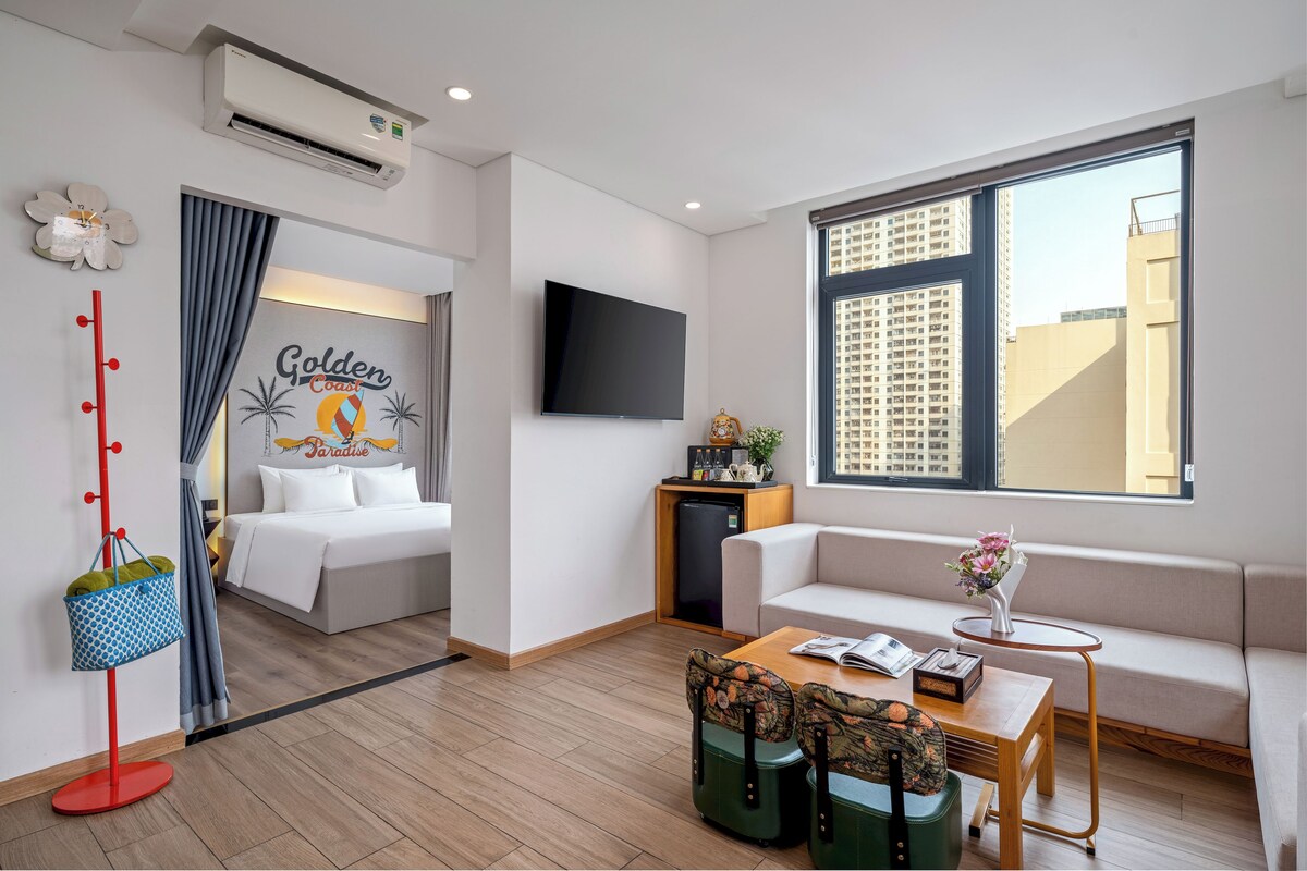 Deluxe Apartment, City View | Bathroom | Shower, rainfall showerhead, designer toiletries, hair dryer