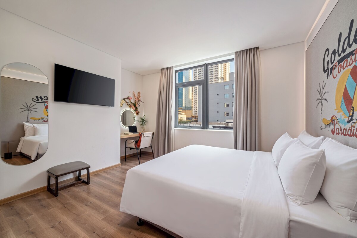 Deluxe Double Room, City View | Hypo-allergenic bedding, down duvets, in-room safe, desk