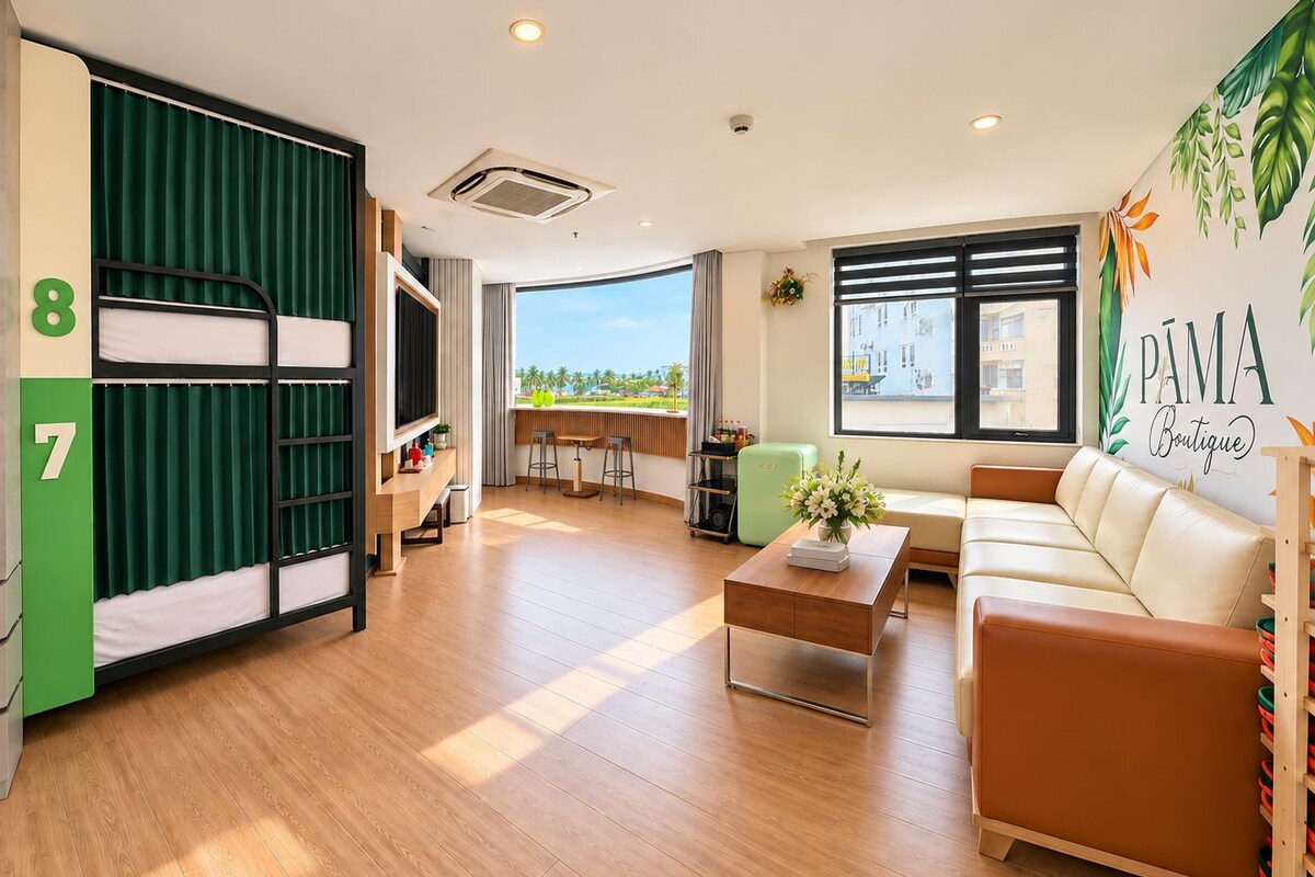 Chambre Quadruple Familiale, plusieurs lits, 2 salles de bains, vue ville
