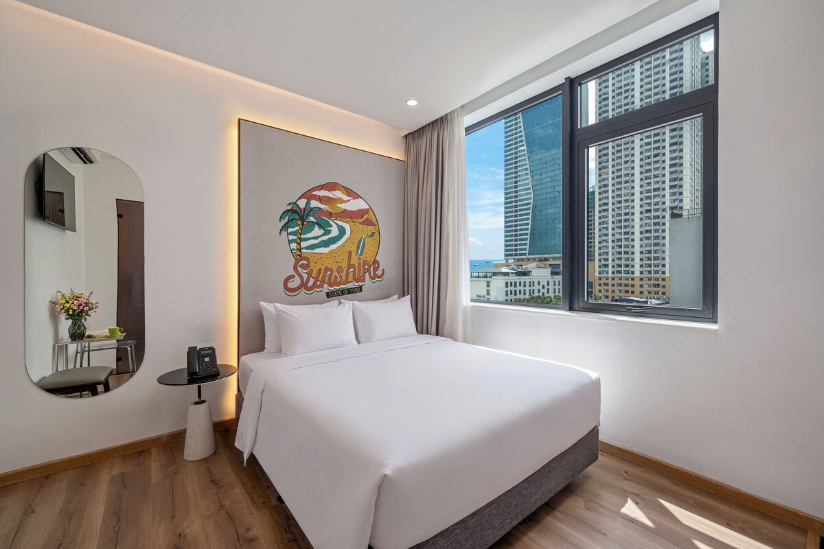 Superior Double Room, 1 Queen Bed | Hypo-allergenic bedding, down duvets, in-room safe, desk