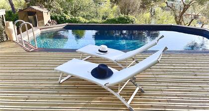 Elegant historic Roman villa/8km to centre/
air con/pool/spa/bbq/garden/services