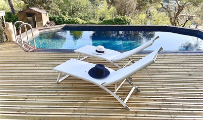 Elegant historic Roman villa/8km to centre/
air con/pool/spa/bbq/garden/services