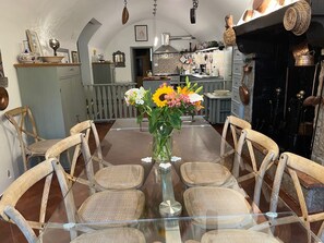 Dining - Luxury holiday villa rental 8km from Rome centre
aircon/pool/bbq/garden/services (Roma)