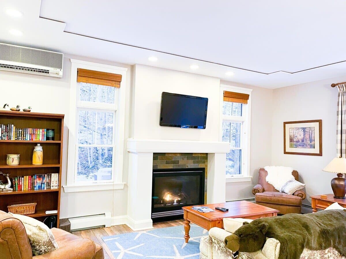 Luxury Mtn. Condo w/ 2 King Beds 4 Miles to Okemo