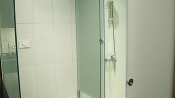 SĂšche-cheveux, serviettes fournies