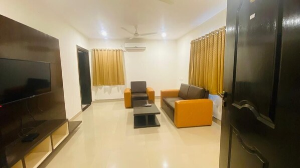 Habitación de lujo | Tabla de planchar con plancha y wifi gratis