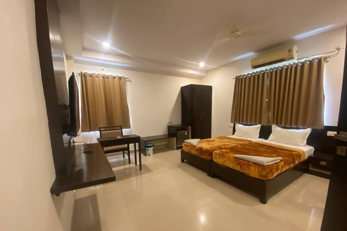 Habitación Deluxe con 1 cama doble o 2 individuales | Tabla de planchar con plancha y wifi gratis