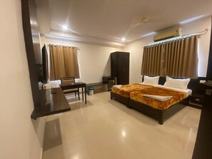 Deluxe Double or Twin Room | Iron/ironing board, free WiFi - SHLOKA RESIDENCY (Hyderabad)