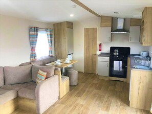Deluxe Mobile Home | Private kitchen - The Chase Holiday Park (Skegness)