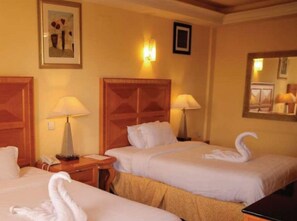 Habitación Prestigio con 2 camas individuales | Minibar, caja de seguridad en la habitación y cortinas blackout 