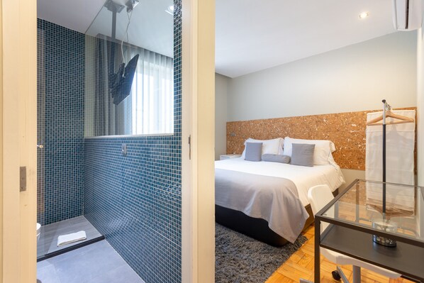 9 habitaciones, tabla de planchar con plancha y wifi gratis