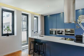 Fridge, oven, dishwasher, coffee/tea maker