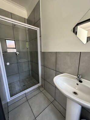 Standard-Einzelzimmer | Badezimmer