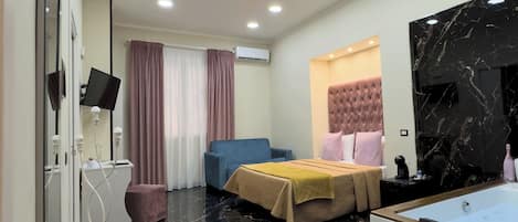Room, Hot Tub (Amore) | Premium bedding, Select Comfort beds, minibar, individually furnished