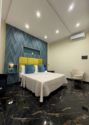 Kamer (Famiglia) | Luxe beddengoed, Select Comfort-bedden, een minibar