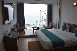 Kamar Keluarga | Seprai Frette Italia, seprai premium, dan meja kerja