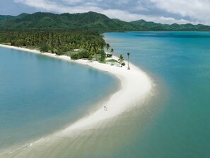 Private beach, white sand, beach bar