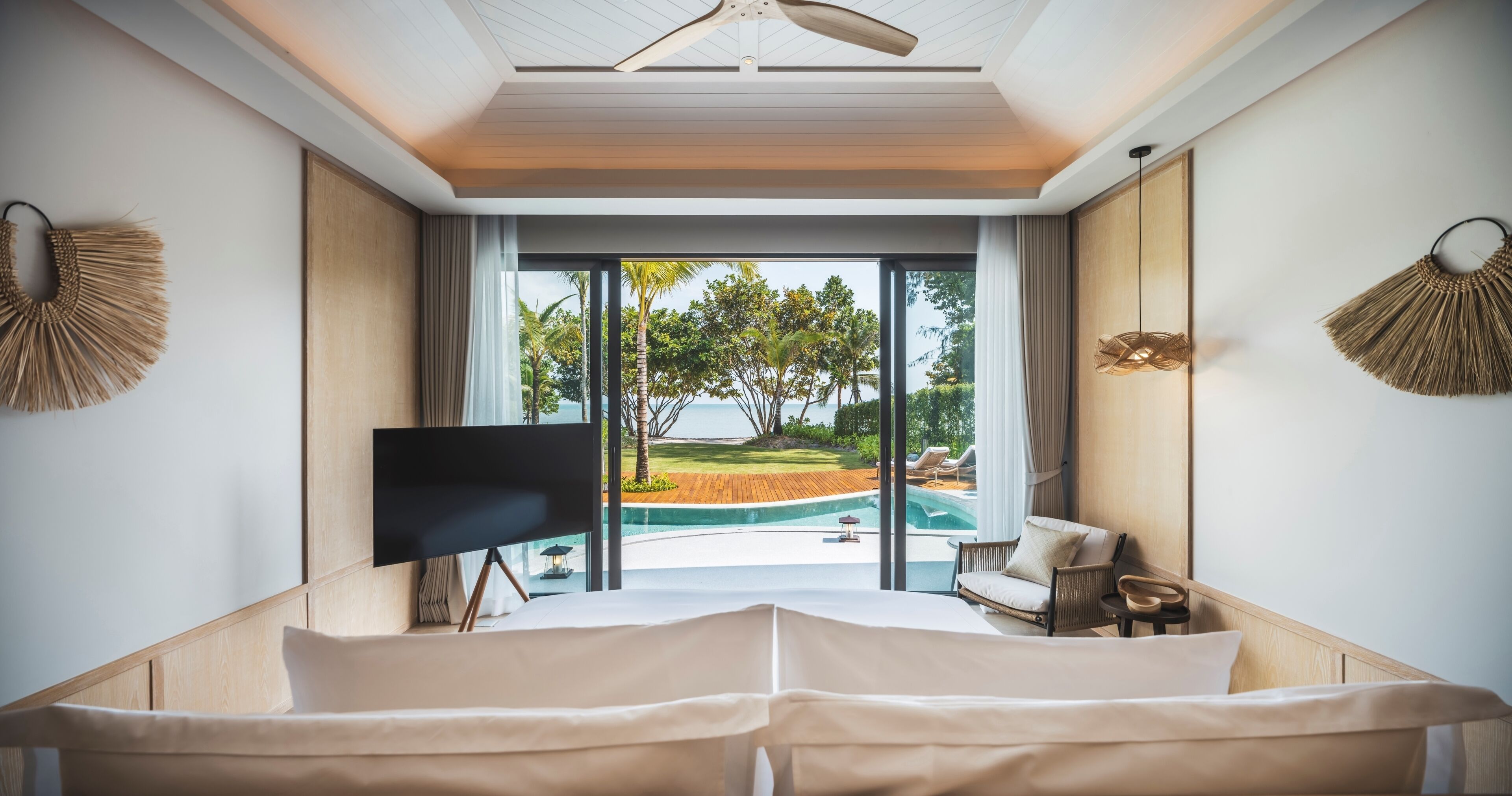 Premium bedding, down duvets, minibar, in-room safe