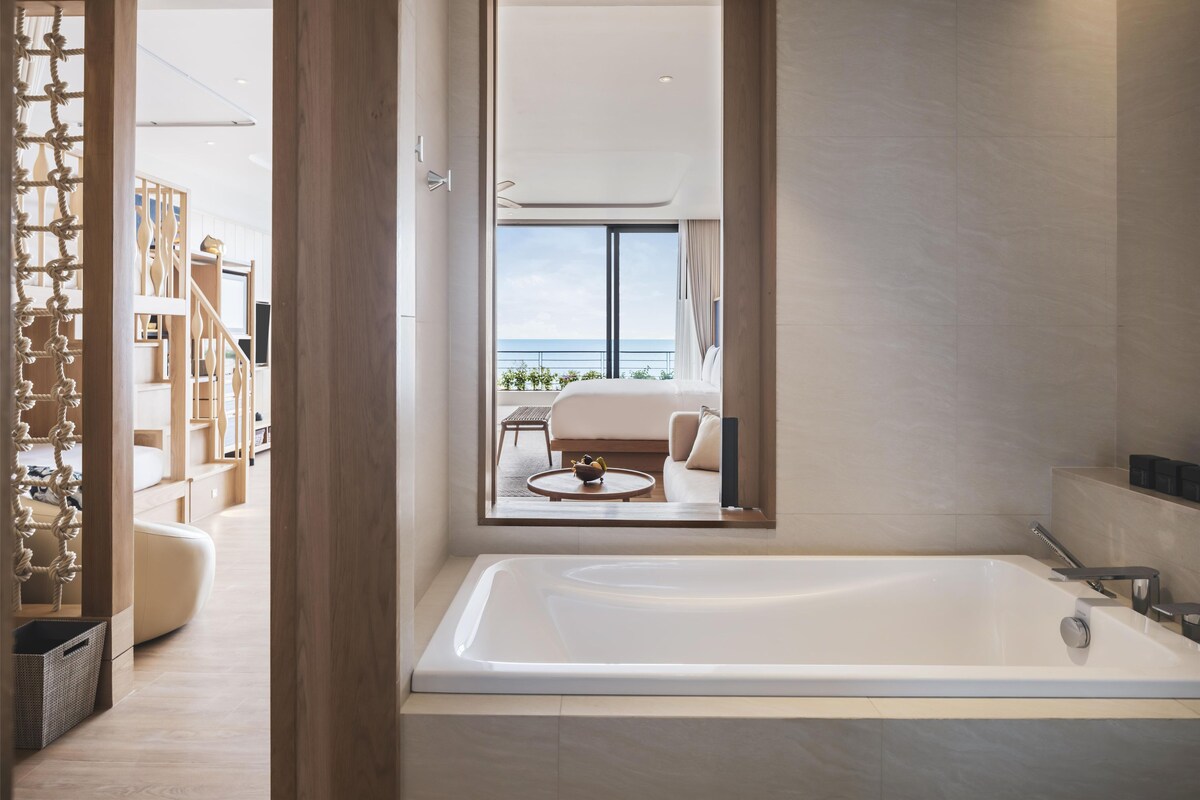 Grand Family Sea View Suite | Premium bedding, down duvets, minibar, in-room safe