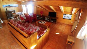 Télévision, lecteur de DVD, livres