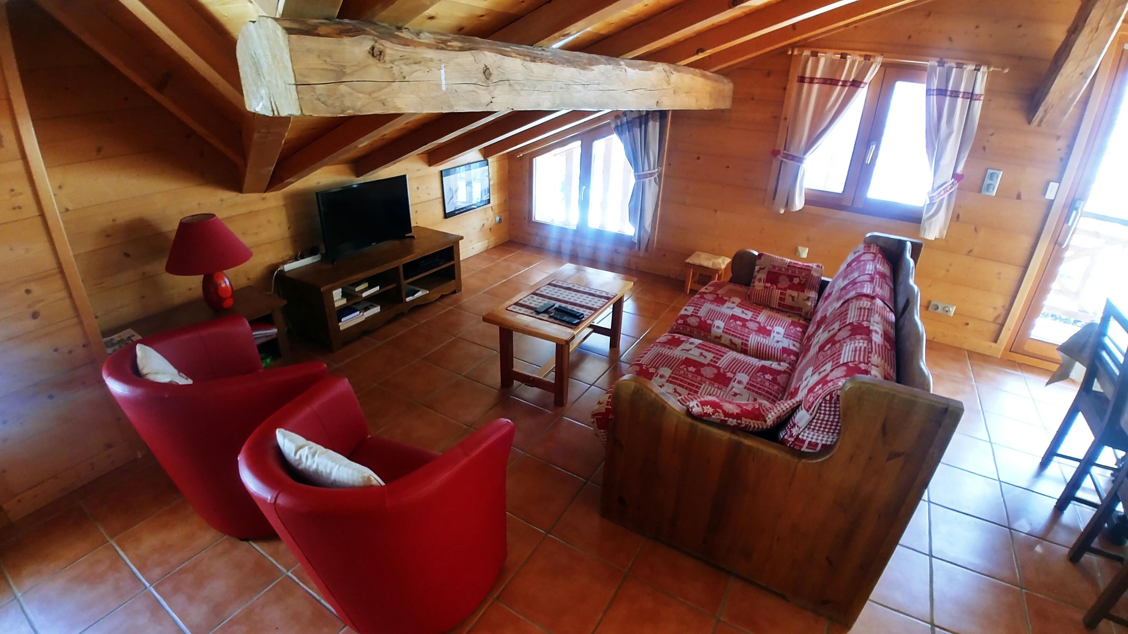 Télévision, lecteur de DVD, livres