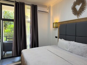 Frette Italian sheets, premium bedding, pillowtop beds, desk - Njiro Legacy (Arusha)