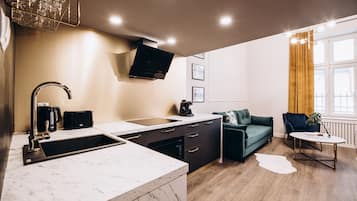 Apartment | Private kitchenette | Mini-fridge, microwave, stovetop, dishwasher