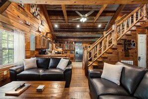 Smart TV - 2 Hideaway Cabins | 2 Hot Tubs | Dog Friendly (Trenton)