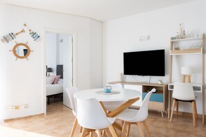 1 habitación, tabla de planchar con plancha, wifi gratis y ropa de cama 