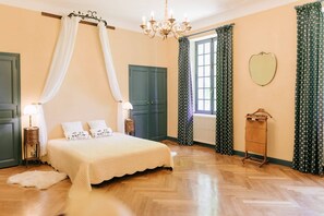 7 bedrooms, iron/ironing board, travel crib, free WiFi