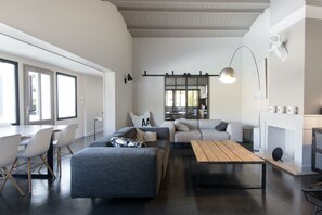 TV - Comfortable villa for 12 with a pool (La Flotte)