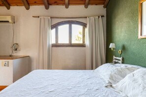 2 dormitoris, caixa forta a l'habitació i escriptori 