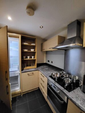 Maison | Cuisine privée | Réfrigérateur, micro-ondes, four, plaque de cuisson