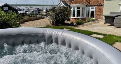 Cosy Coastal 2-Bedroom Cottage with Hot Tub & Log Burner