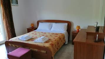 4 bedrooms, free WiFi, bed sheets, wheelchair access