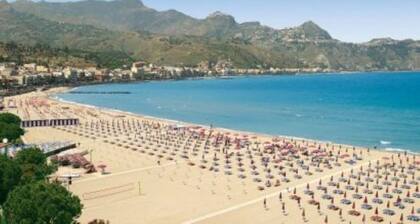 Cozy home with Etna view and beach nearby