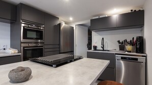 A modern kitchen with stainless steel appliances, a granite countertop, and a built-in dishwasher. - Villa 'Baraka' with Private Pool, Wi-Fi and Air Conditioning (SALON DE PROVENCE)